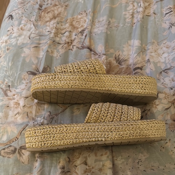 Authentic Prada Tan Woven Mules sandals authentic - Picture 6 of 10